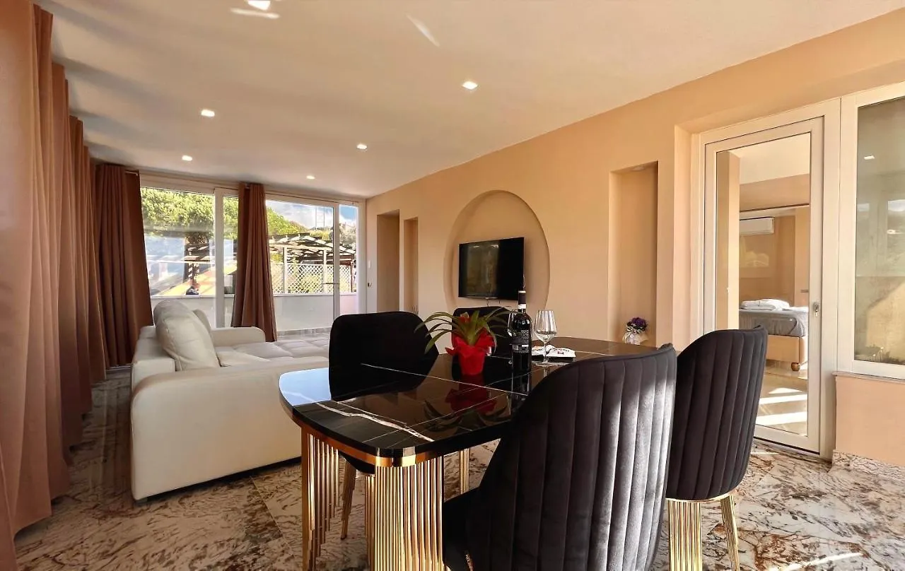 Secret Suites Panoramic مونتيكاتيني تيرمي شقة
